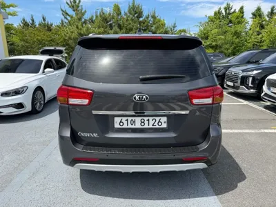 Kia Canival 2016, 124300 км, за 7752.45 USD