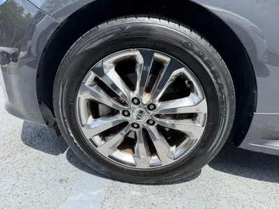 Kia Canival 2016, 124300 км, за 7752.45 USD