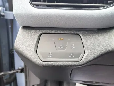 Volkswagen ID.4 X 2024, 9000 км, за 13988.61 USD - фото 28