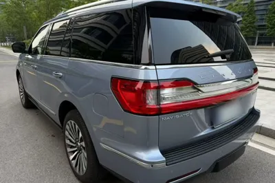 Lincoln Navigator 2019, 93200 км, за 60971 USD