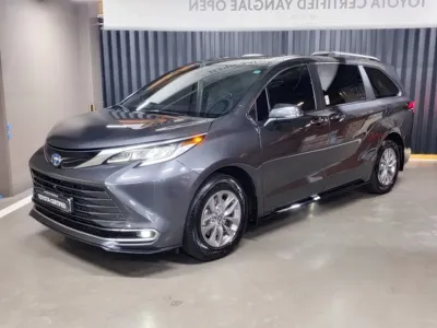 Toyota Sienna · 2025 год