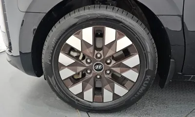 Hyundai Staria 2023, 52929 км, за 21788.06 USD