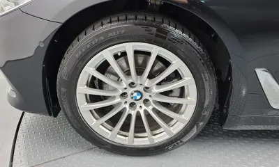 BMW 5-Series 2020, 81622 км, за 16345.02 USD