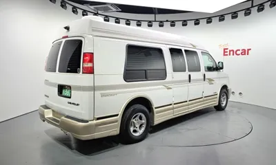 Chevrolet Express Van 2004, 55106 км, за 6236.05 USD