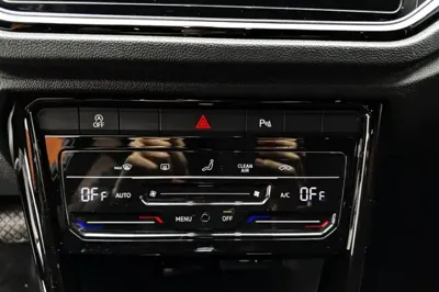 Volkswagen T-Roc 2021, 28600 км, за 24838 USD - фото 14