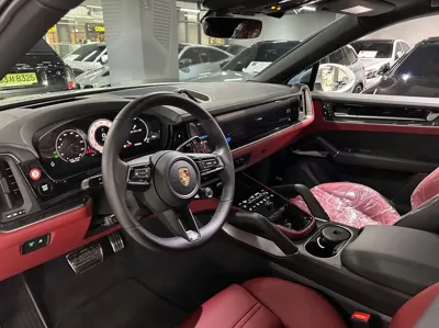 Porsche Cayenne 2024, 15000 км, за 98492.93 USD