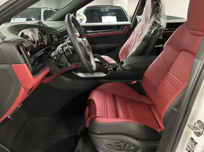 Porsche Cayenne 2024, 15000 км, за 98492.93 USD