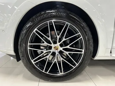 Porsche Cayenne 2024, 15000 км, за 97807.54 USD - фото 17