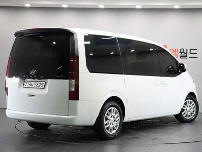 Hyundai Staria 2024, 79744 км, за 17120.58 USD