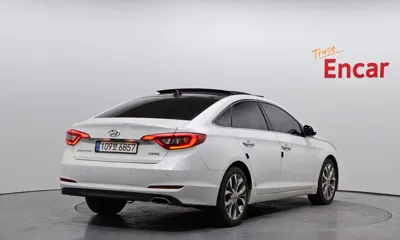 Hyundai Sonata 2015, 204154 км, за 5616.12 USD
