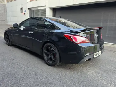 Hyundai Genesis 2014, 176000 км, за 8533.54 USD