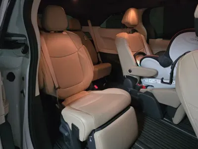 Toyota Sienna 2024, 22000 км, за 36273.8 USD - фото 4