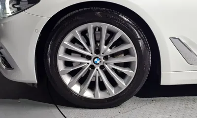 BMW 5-Series 2019, 105639 км, за 14667.99 USD