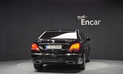 Hyundai Equus 2012, 152705 км, за 3171.46 USD