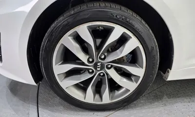 Kia K5 2015, 135904 км, за 3635.65 USD