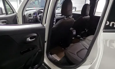 Jeep Renegade 2021, 63607 км, за 8847.26 USD - фото 11