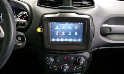 Jeep Renegade 2021, 63607 км, за 8847.26 USD - фото 17