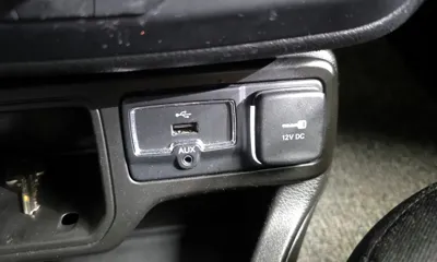Jeep Renegade 2021, 63607 км, за 8847.26 USD - фото 18