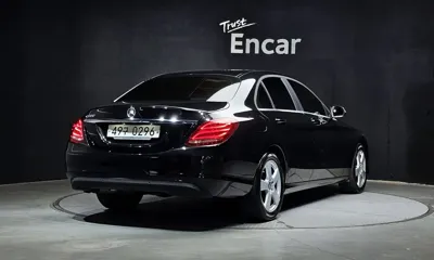 Mercedes-Benz C-Class 2017, 104215 км, за 8403.91 USD