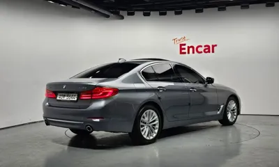 BMW 5-Series 2018, 96203 км, за 14951.56 USD - фото 2