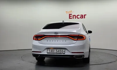 Hyundai Grandeur 2018, 81788 км, за 10241.16 USD