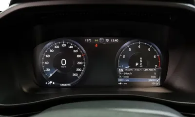 Volvo XC40 2021, 126093 км, за 12808.72 USD - фото 8
