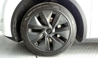 Tesla Model Y 2024, 32851 км, за 27952.93 USD