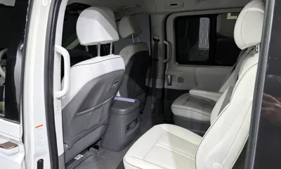Hyundai Staria 2022, 50001 км, за 20482.32 USD - фото 11