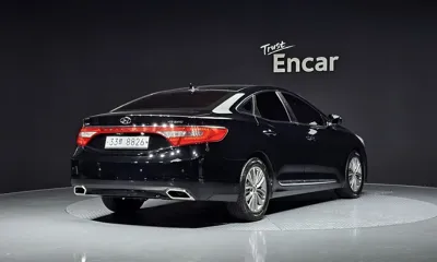 Hyundai Grandeur 2015, 208208 км, за 3032.71 USD