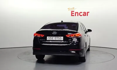 Hyundai Avante 2016, 173987 км, за 4988.84 USD