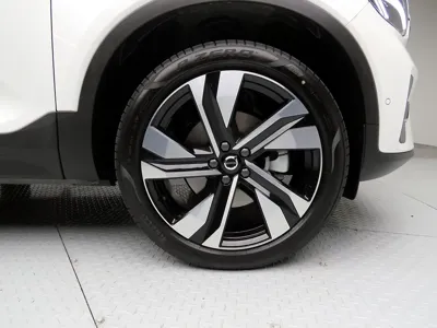 Volvo XC40 2026, 2962 км, за 28882.76 USD