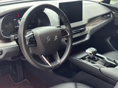 Hongqi Hongqi E-QM5 2022, 69000 км, за 8799.12 USD