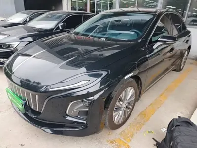 Hongqi Hongqi E-QM5 · 2025 год