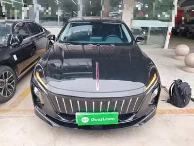 Hongqi Hongqi E-QM5 2025, 25000 км, за 12090.27 USD