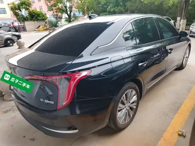 Hongqi Hongqi E-QM5 2025, 25000 км, за 12090.27 USD