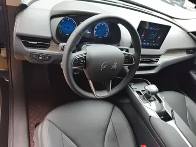 Hongqi Hongqi E-QM5 2025, 25000 км, за 12031.85 USD - фото 6