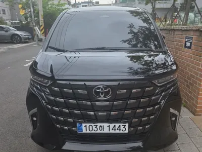 Toyota Alphard · 2025 год
