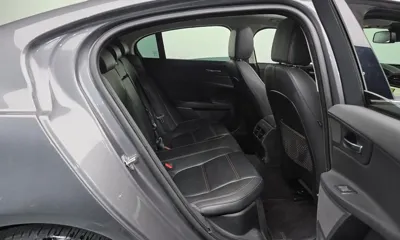 Jaguar XE 2018, 111013 км, за 5789.75 USD - фото 11