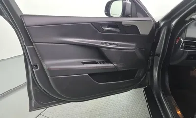 Jaguar XE 2018, 111013 км, за 5789.75 USD - фото 24