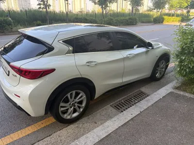 Infiniti Q30 2019, 90000 км, за 8456.94 USD