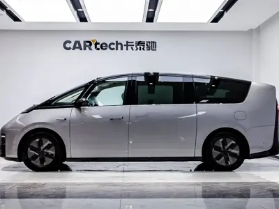 Li Auto Li MEGA 2025, 10900 км, за 65532.71 USD