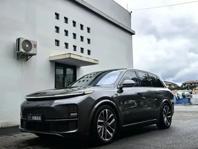 Li Auto Li L8 · 2023 год