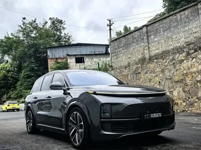 Li Auto Li L8 2023, 50000 км, за 30723.36 USD