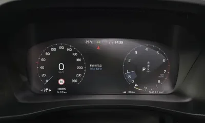 Volvo XC40 2020, 108395 км, за 15032.17 USD - фото 8