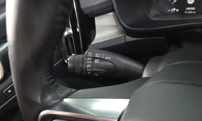 Volvo XC40 2020, 108395 км, за 15032.17 USD - фото 28