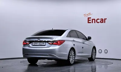 Hyundai Sonata 2012, 63277 км, за 2976.77 USD