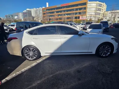 Hyundai Genesis 2015, 164529 км, за 6045.63 USD