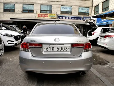 Honda Accord 2011, 110392 км, за 2410.42 USD