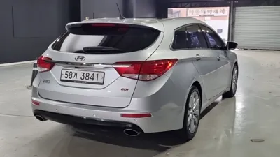 Hyundai i40 2012, 103280 км, за 4160.44 USD