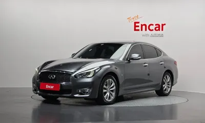 Infiniti Q70 · 2017 год
